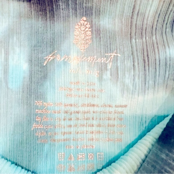 Free People! FP Movement Good Karma Tie Dye Leggings in Blue Peacock NWT! - Picture 10 of 11